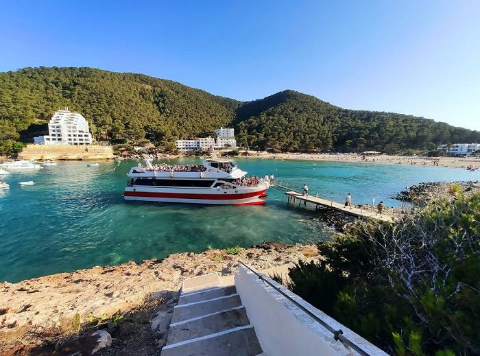 cala-llonga-ibiza-wat-doen